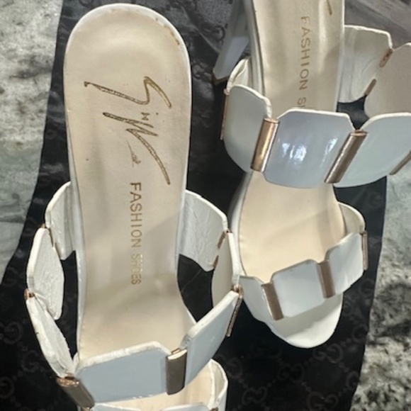 Simms White Pump Sandals - BRAND NEW! NEVER WORN Size 9 - Picture 4 of 16